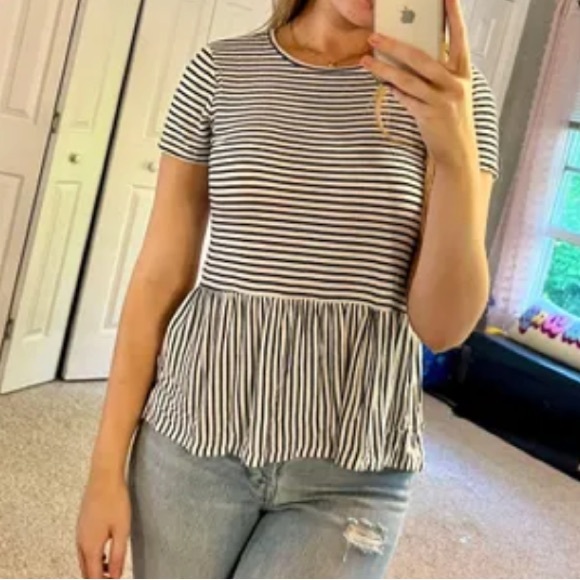 Live in the moment • Stripe Peplum top - Picture 2 of 6